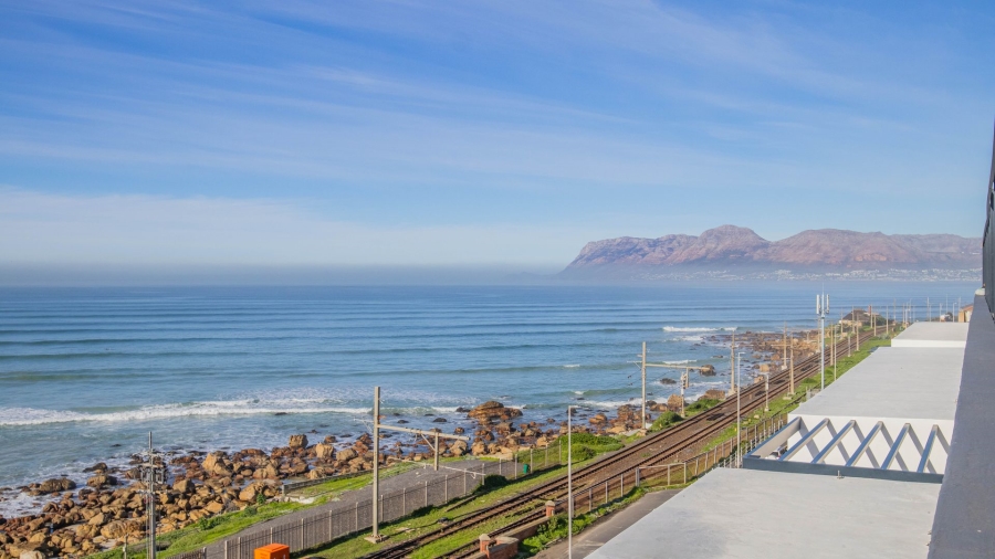 2 Bedroom Property for Sale in Muizenberg Western Cape
